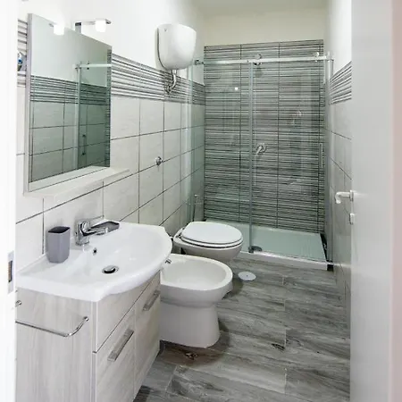 Guest house In Bb - Palazzo Daquino - Family With Bathroom Boscoreale